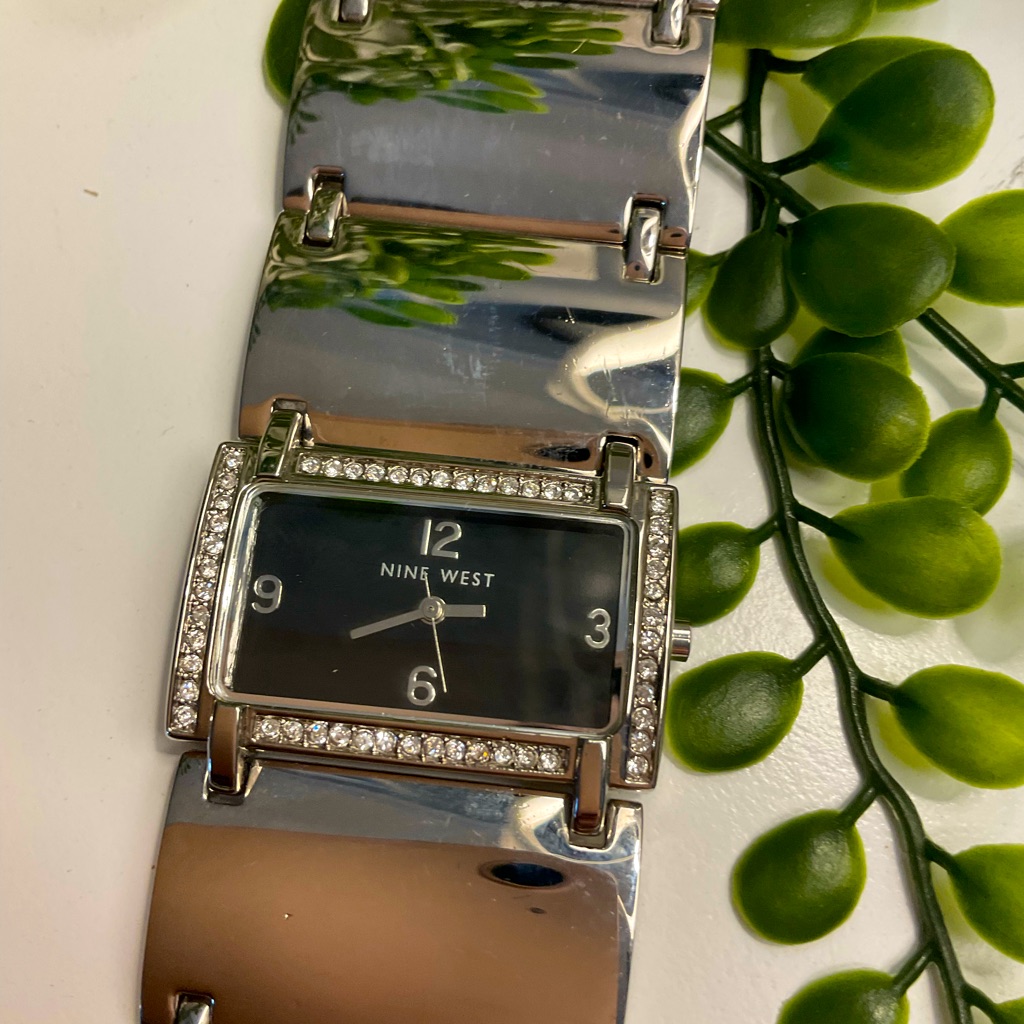 Nine West Bracelet Watch Silertone And Brand New Battery 612&acirc;